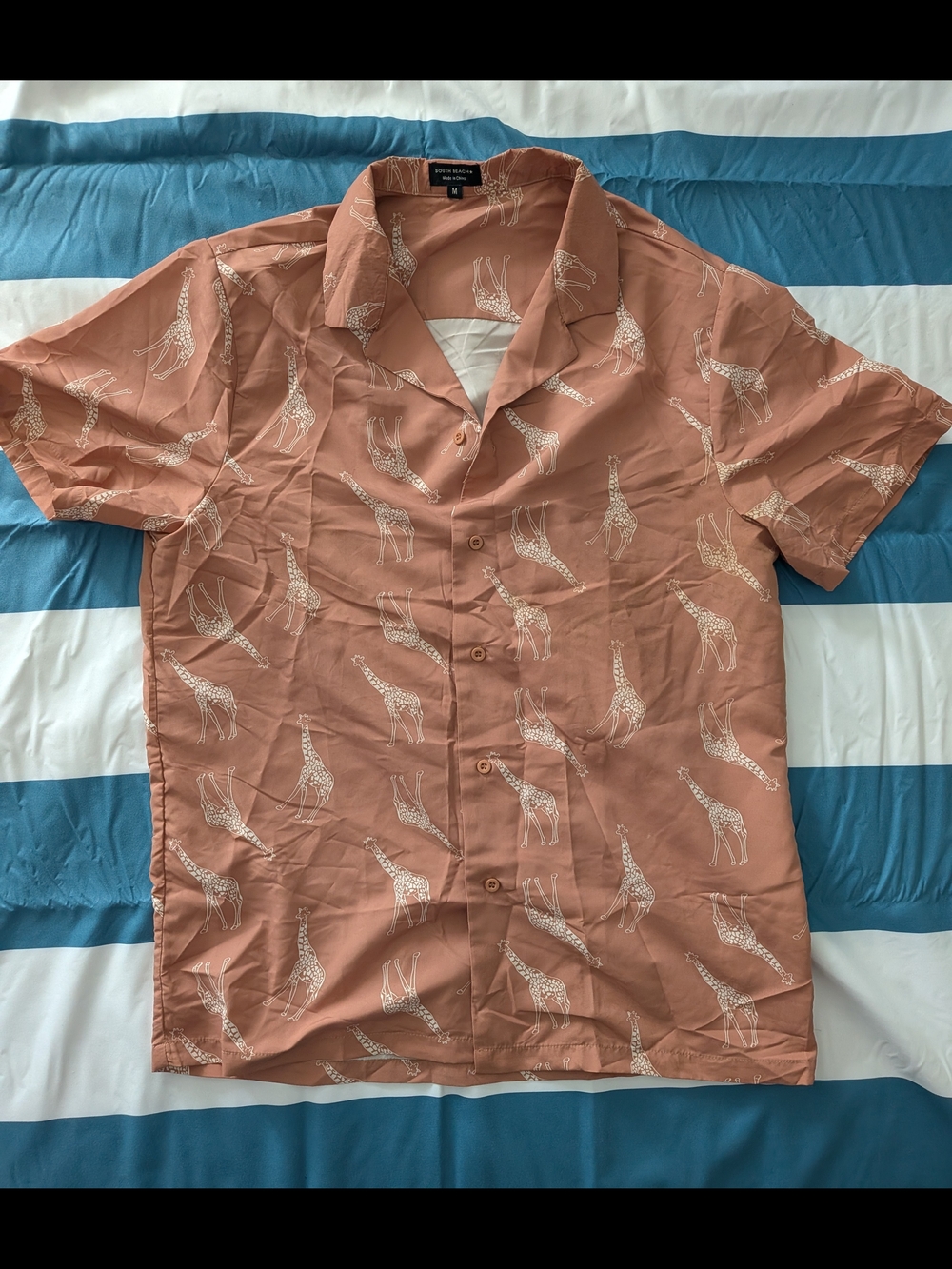 South Beach short-Sleeve Button-Down Shirt in Dusty Rose Giraffe Print
